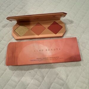AIHR Beauty Cheek Palette with Gold and Orange Shades